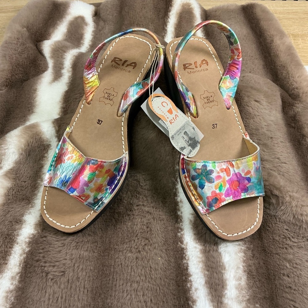 New RIA Menorca Women's Floral Sandals, Sz 37/US 6.5